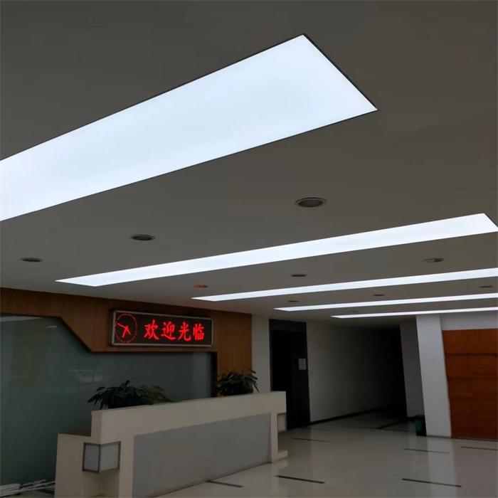 蘇州 企業(yè)前臺(tái)白色軟膜天花現(xiàn)場(chǎng)安裝圖片【燈迷匯】